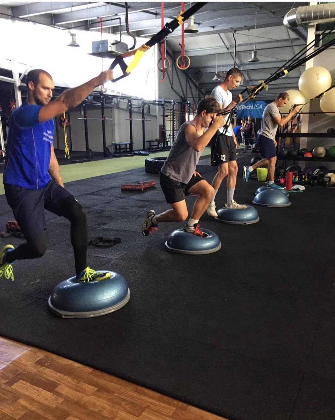 ENTRENAMIENTO GRUPAL photo